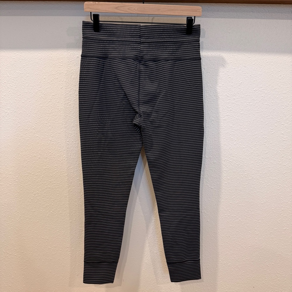 Vuori Stripe Daily Leggings 7/8 Length | Women’s size XL - Picture 6 of 7